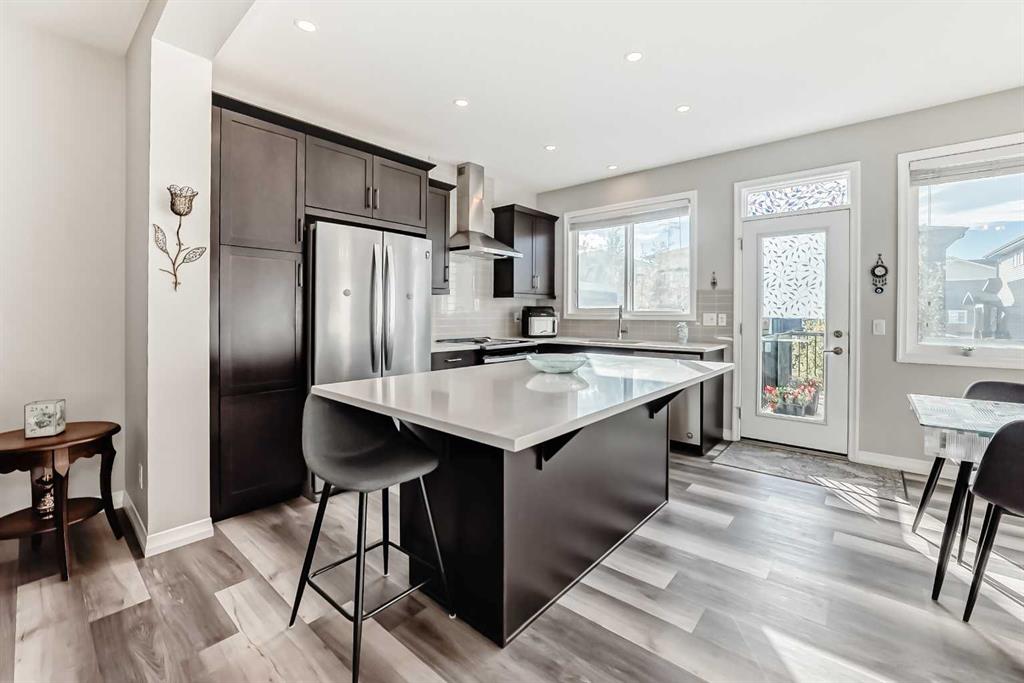 Picture for 615 Kingsmere Way SE