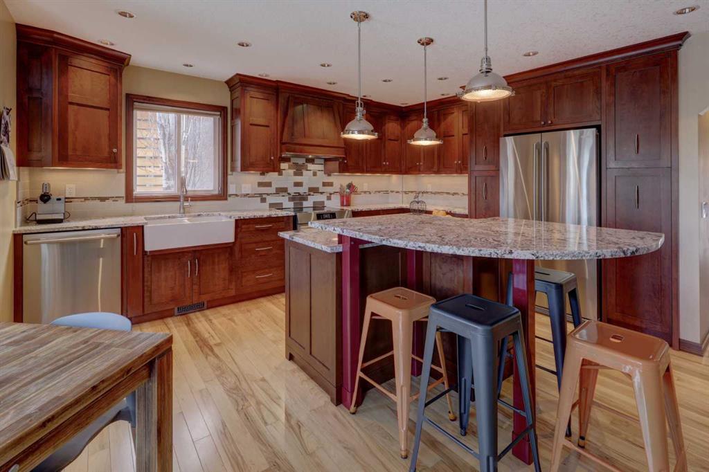 Picture for 66 Scimitar Point NW