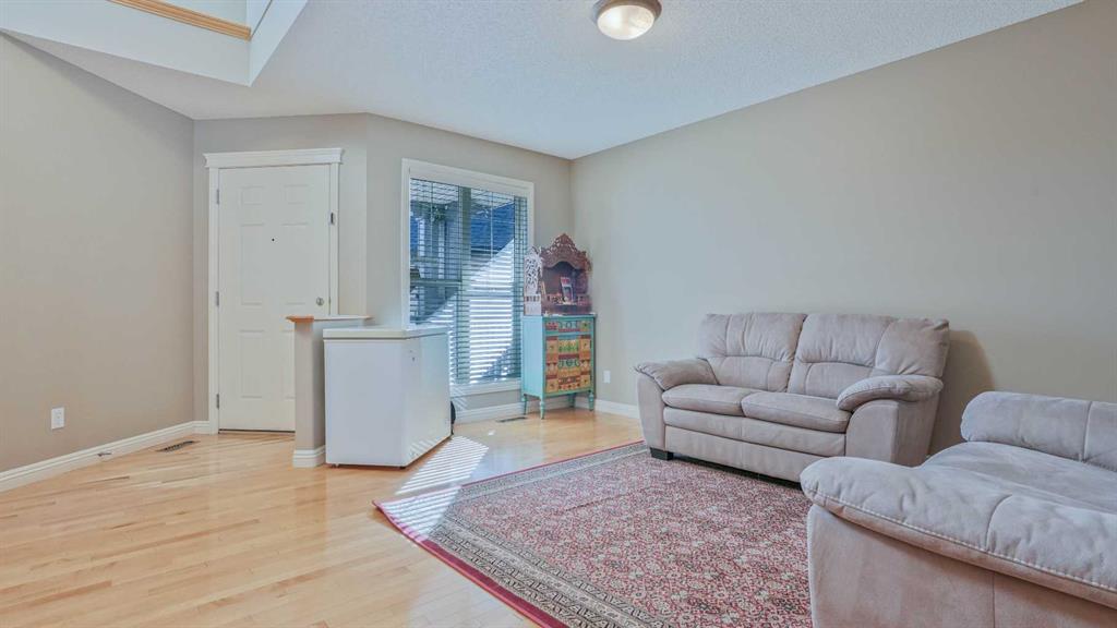 Picture for 220 Everwillow Green SW