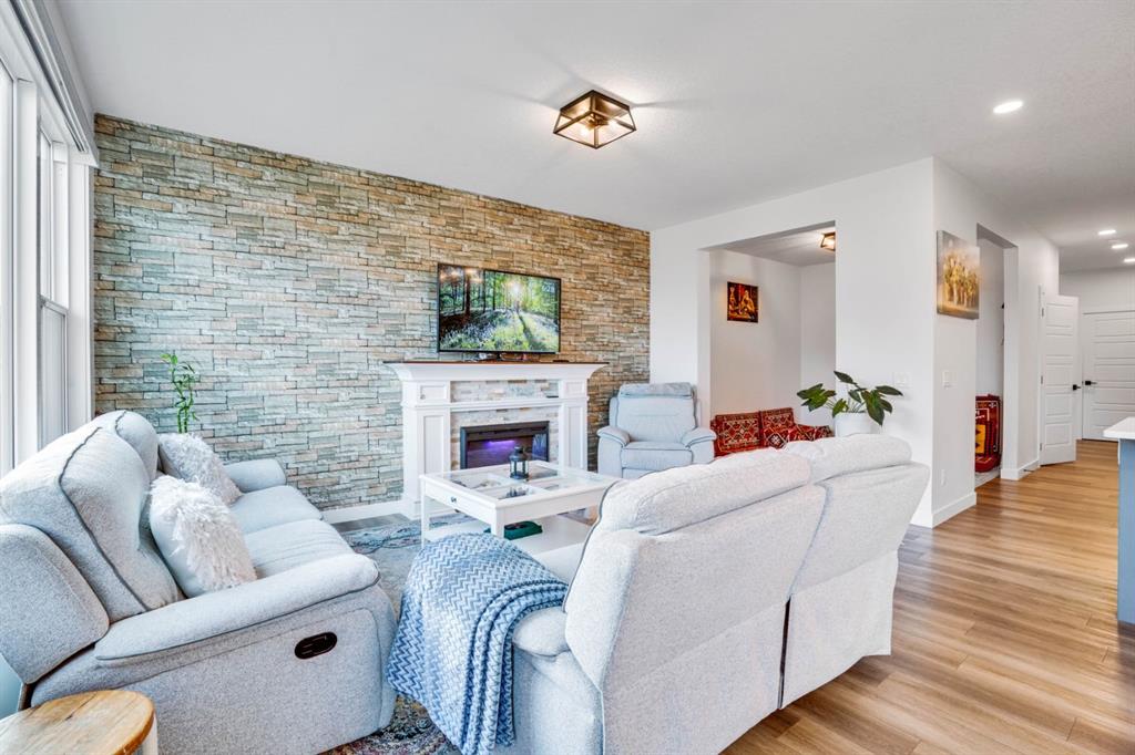 Picture for 353 Walcrest View SE