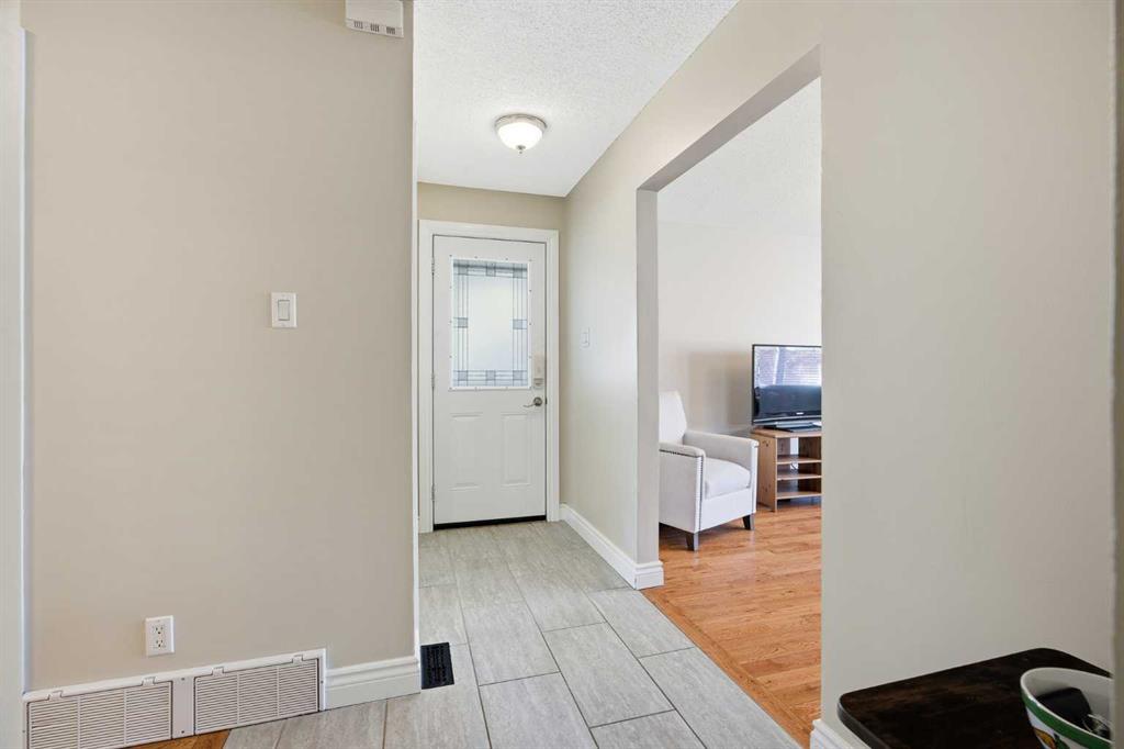 Picture for 1523 110 Avenue SW