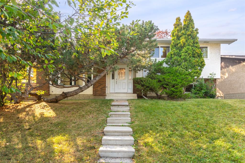 Picture for 207 Whiteview Bay NE