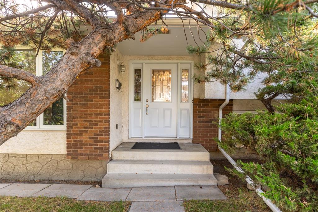 Picture for 207 Whiteview Bay NE