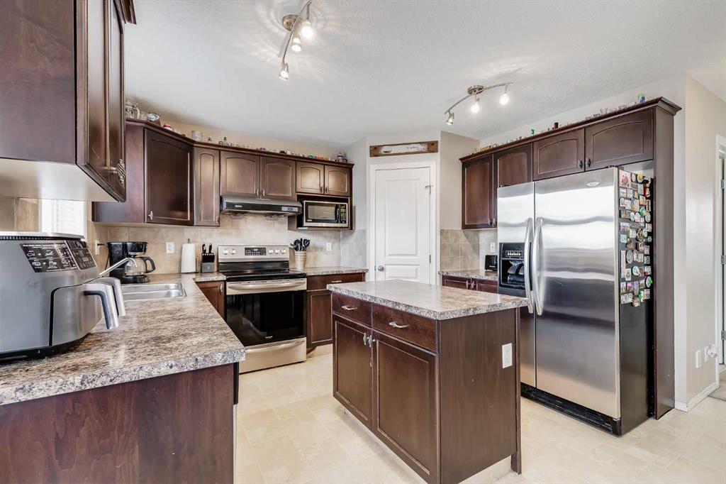 Picture for 31 Taralake Gardens NE