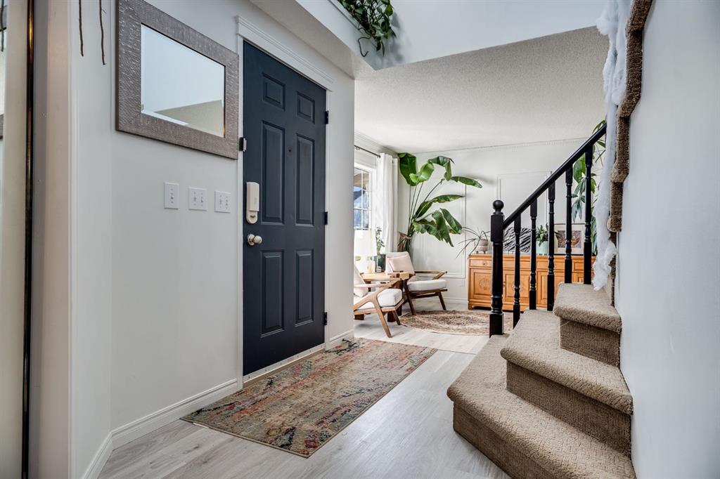 Picture for 18 Westridge Crescent 