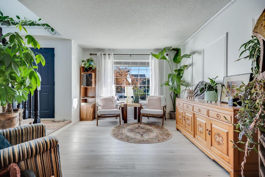 Picture for 18 Westridge Crescent 