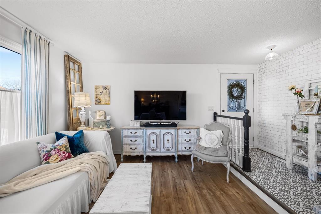 Picture for 217 Acacia Crescent SE Picture for 217 Acacia Crescent SE