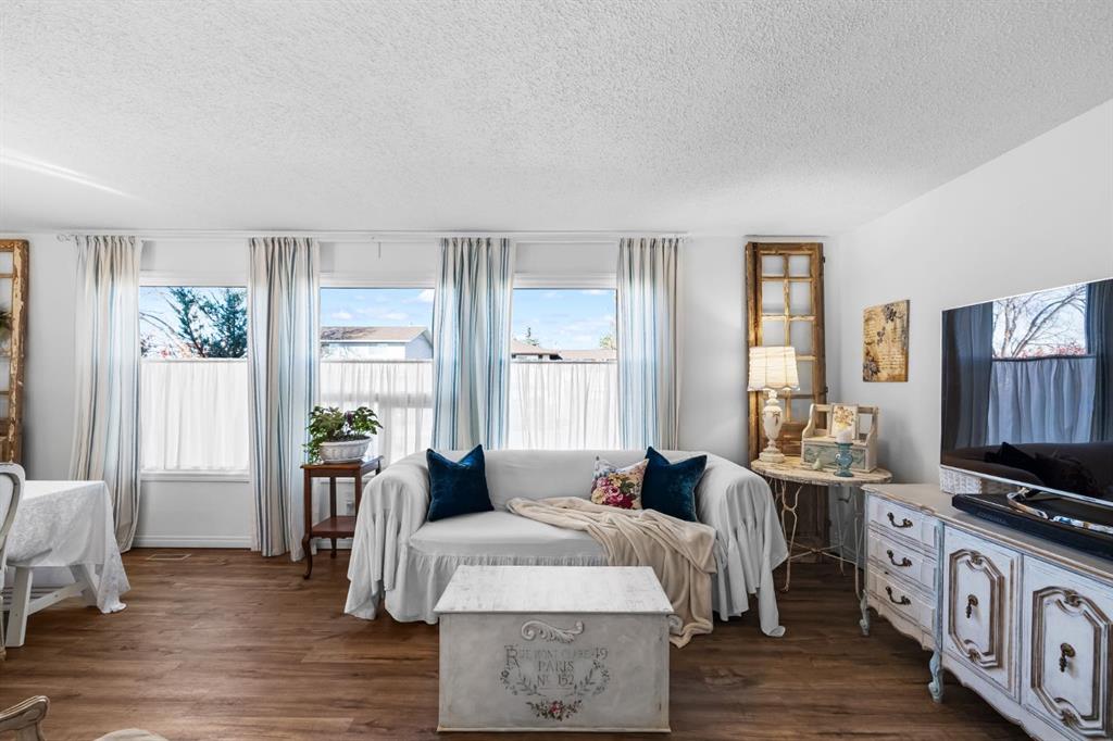 Picture for 217 Acacia Crescent SE Picture for 217 Acacia Crescent SE