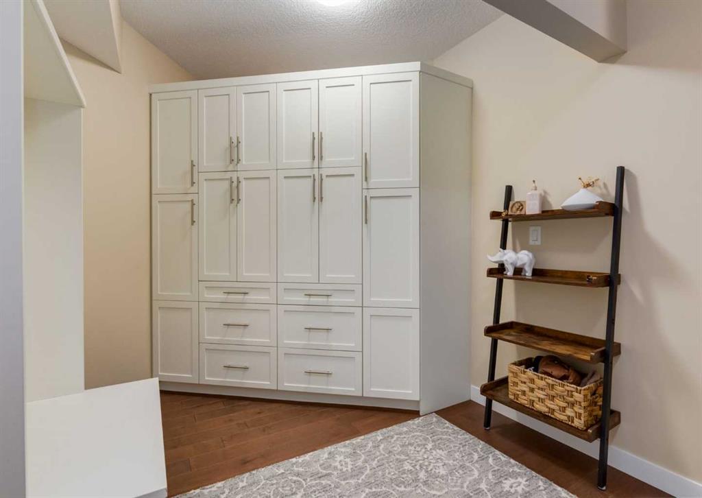 Picture for 605, 32 Varsity Estates Circle NW