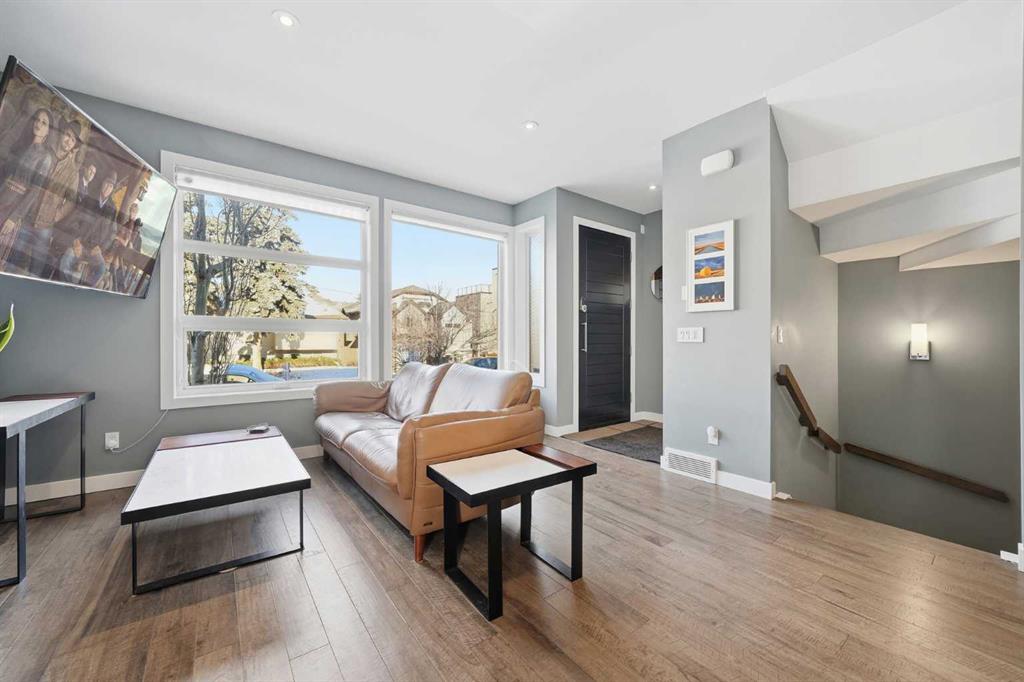 Picture for 1, 1733 36 Avenue SW