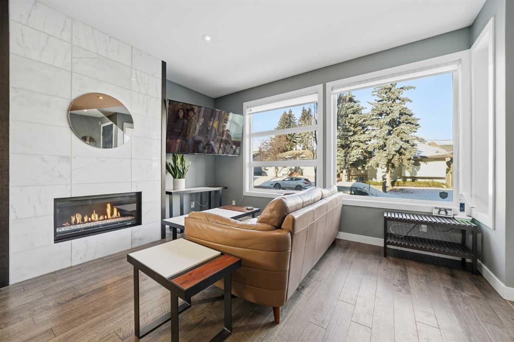 Picture for 1, 1733 36 Avenue SW