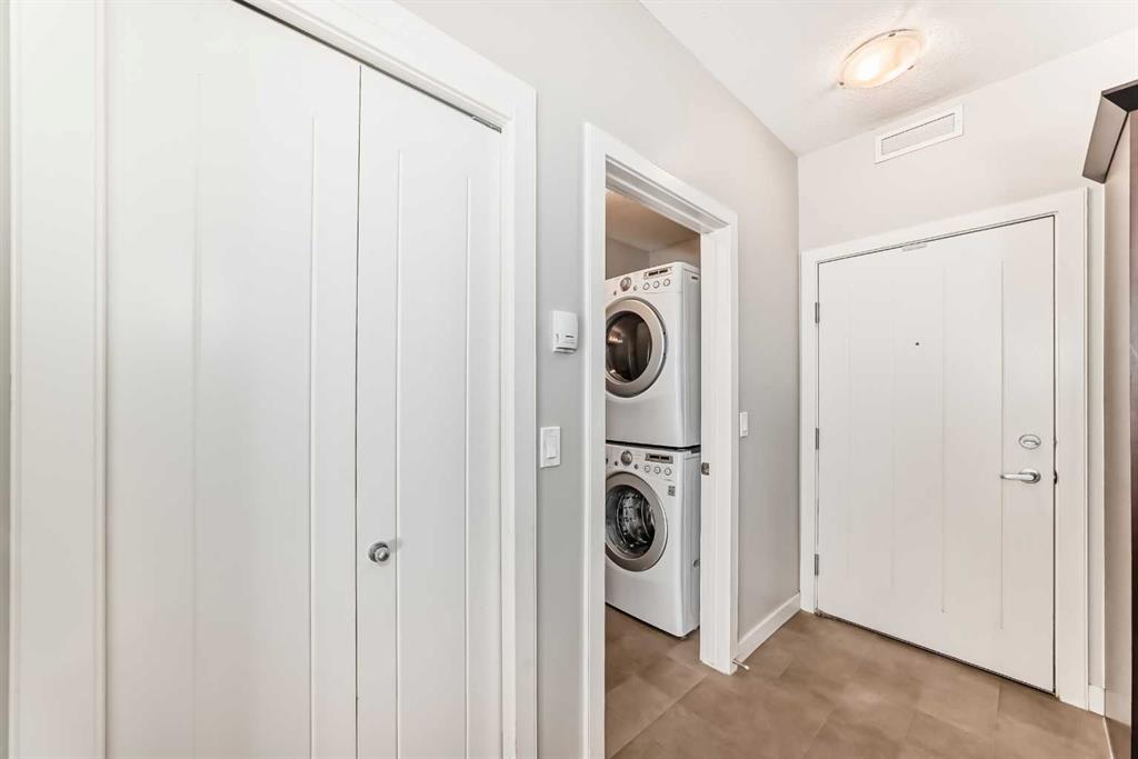 Picture for 225, 20 Royal Oak Plaza NW