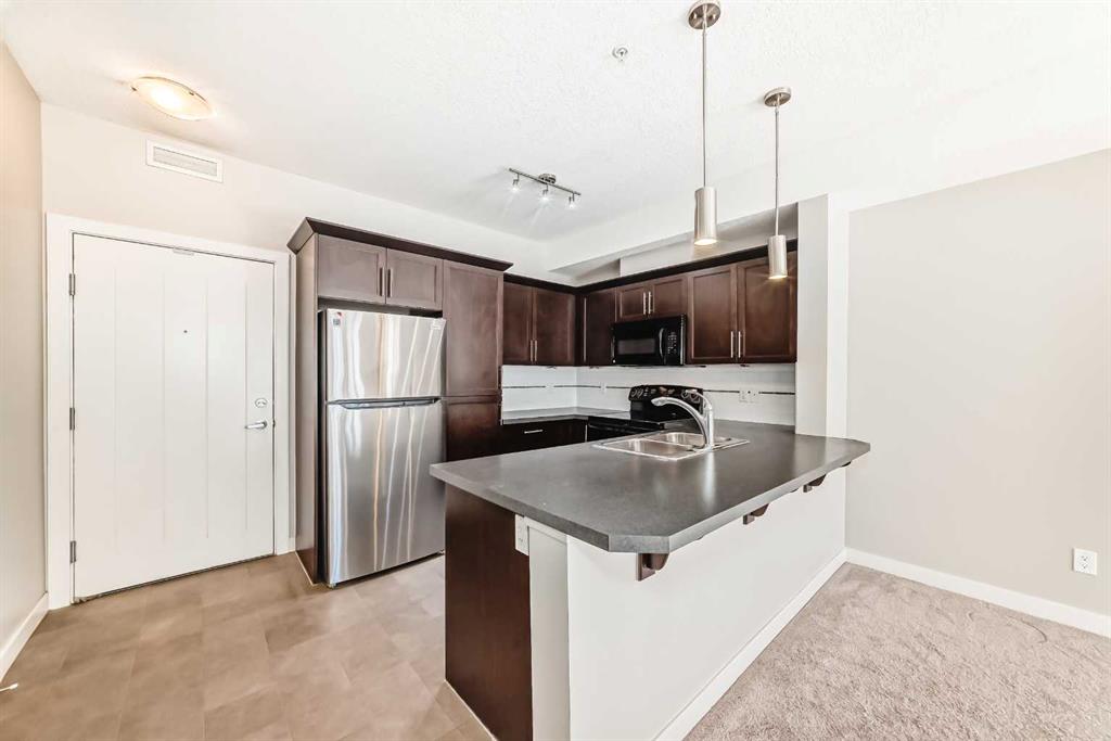 Picture for 225, 20 Royal Oak Plaza NW