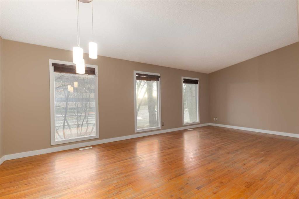 Picture for 4936 40 Avenue NW