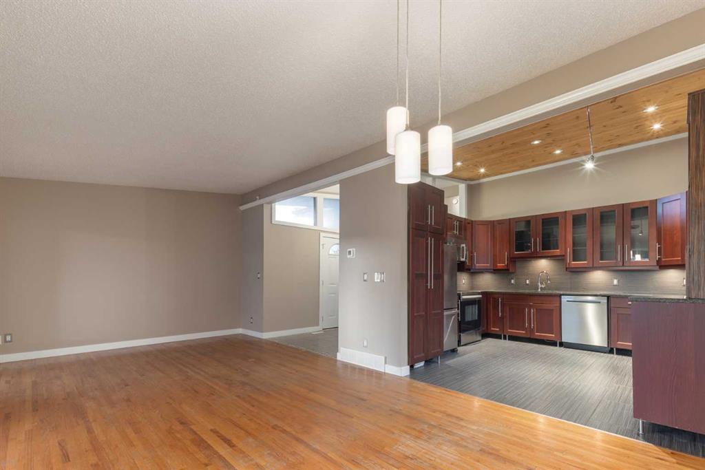 Picture for 4936 40 Avenue NW