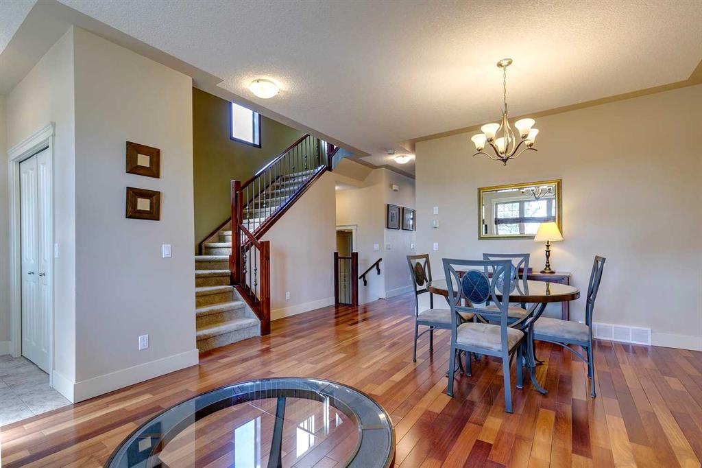 Picture for 446 18 Avenue NE