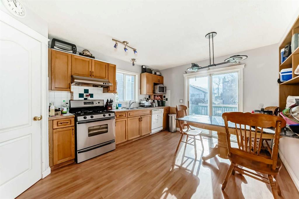 Picture for 215 Appleglen Park SE