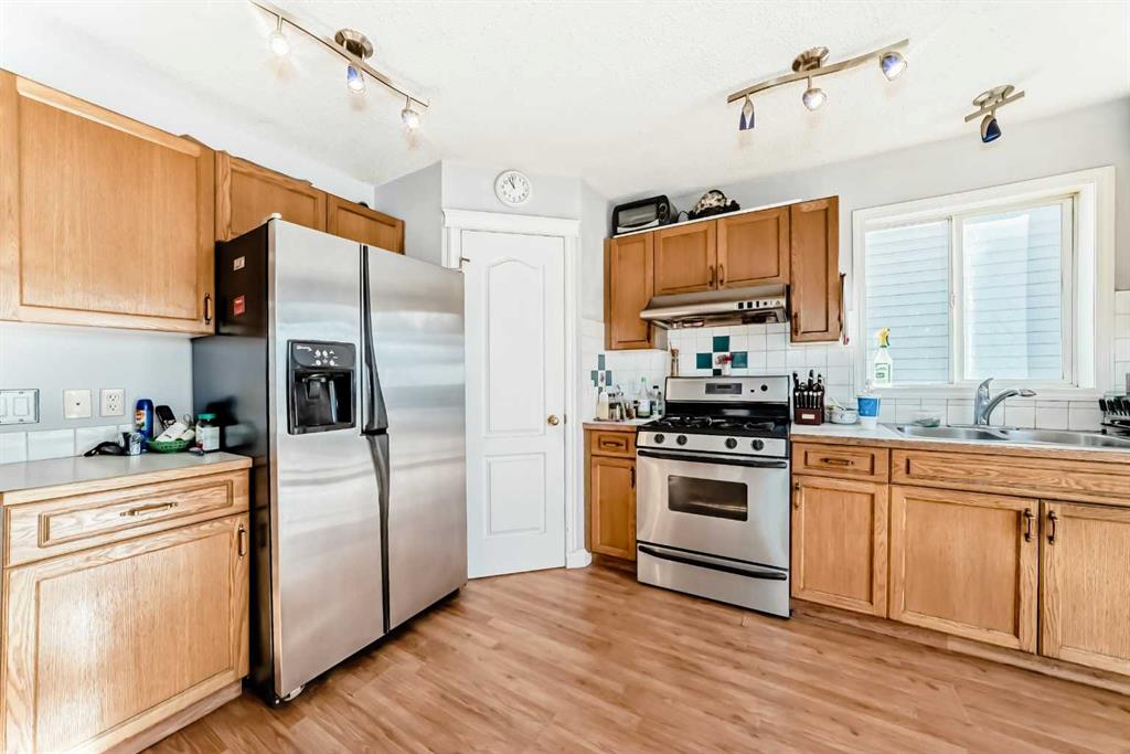 Picture for 215 Appleglen Park SE