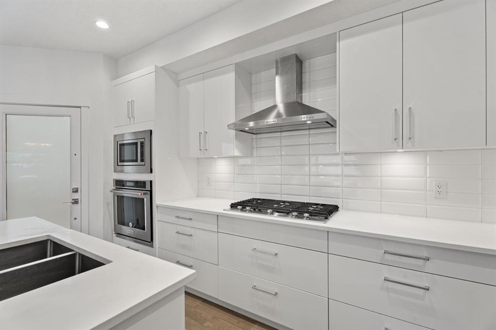 Picture for 2, 136 22 Avenue NE