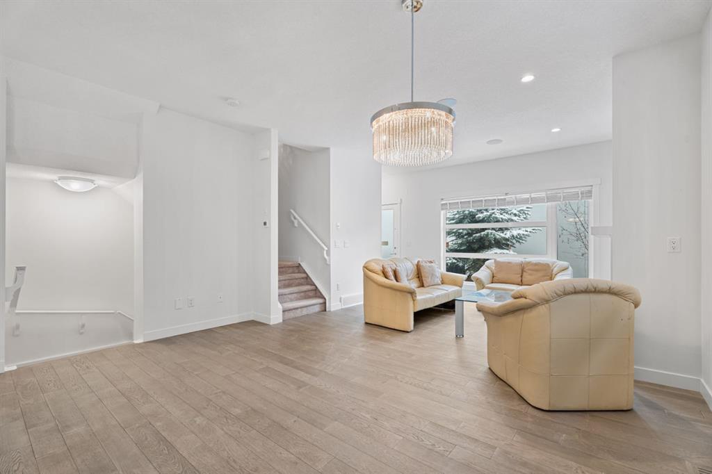 Picture for 2, 136 22 Avenue NE