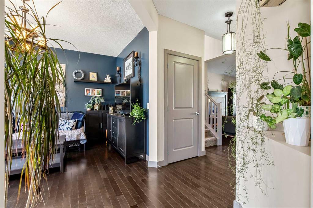 Picture for 77 Elgin Meadows Manor SE