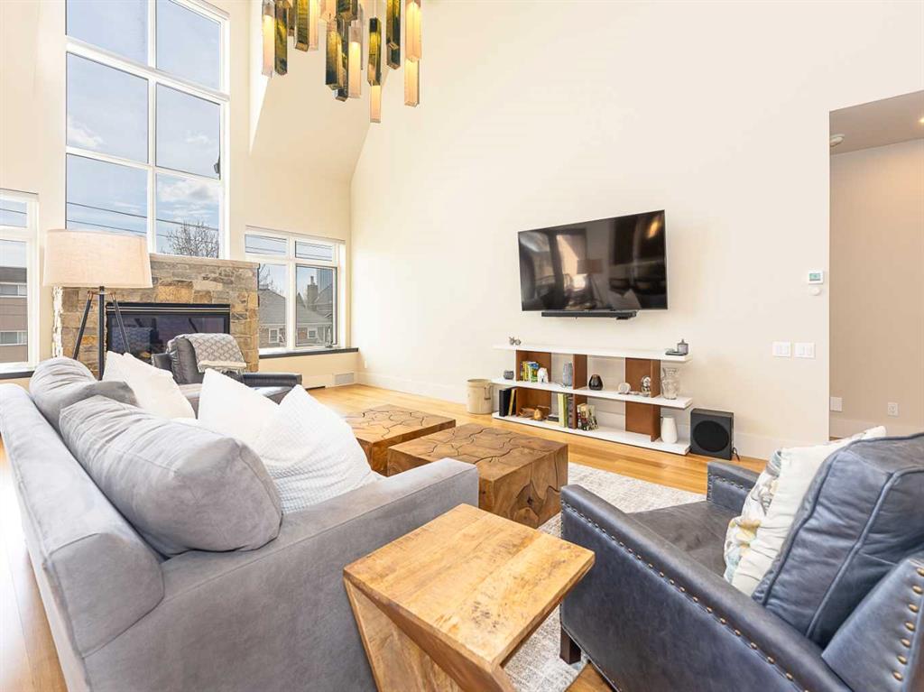 Picture for 303, 1407 Kensington Close NW