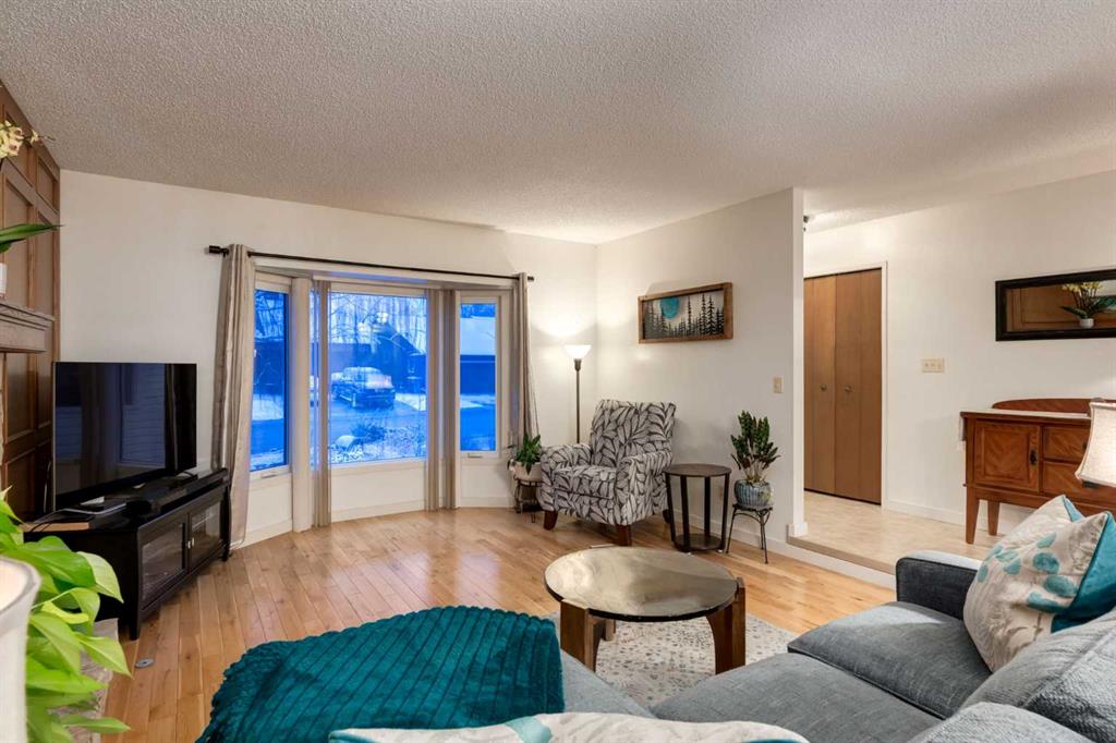 Picture for 8 DEERWOOD Road SE