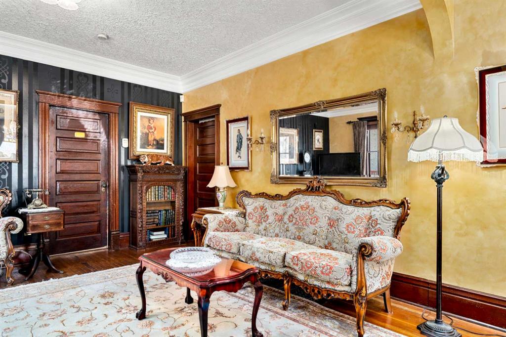 Picture for 81 Elma Street W