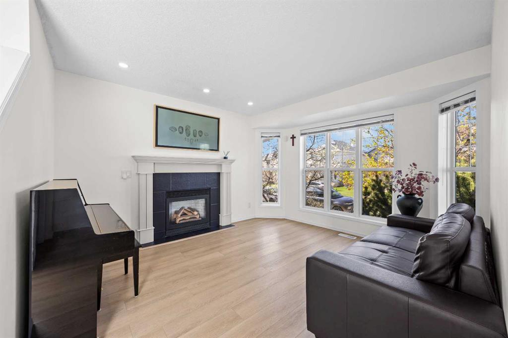 Picture for 176 Arbour Grove Close NW