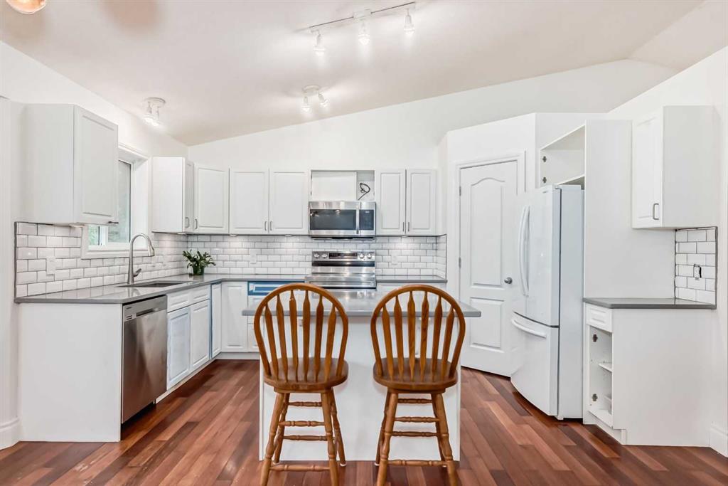 Picture for 76 Hillview Drive 