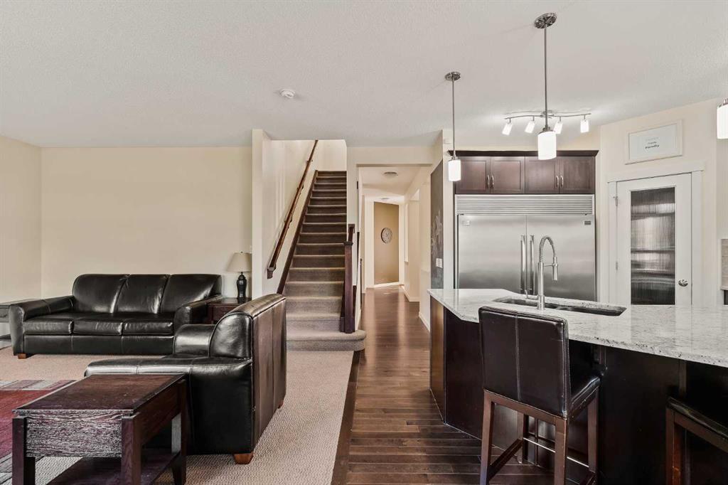 Picture for 42 Drake Landing Drive  https://www.cirrealty.ca/reb/creb/48/A2266448_11.jpg