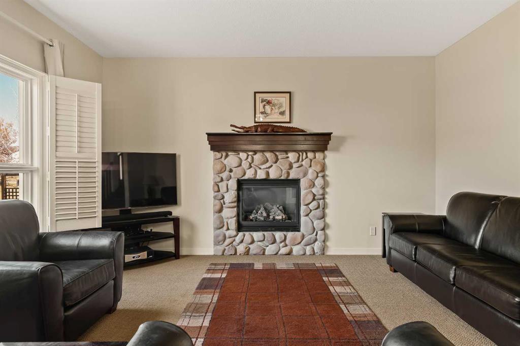 Picture for 42 Drake Landing Drive  https://www.cirrealty.ca/reb/creb/48/A2266448_12.jpg
