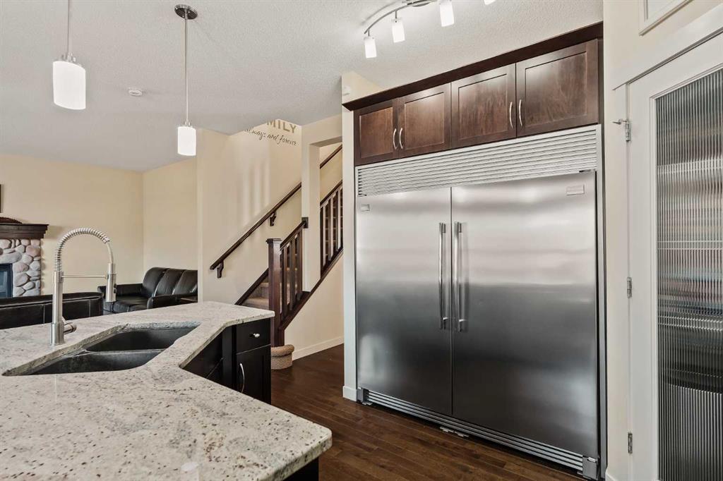 Picture for 42 Drake Landing Drive  https://www.cirrealty.ca/reb/creb/48/A2266448_15.jpg
