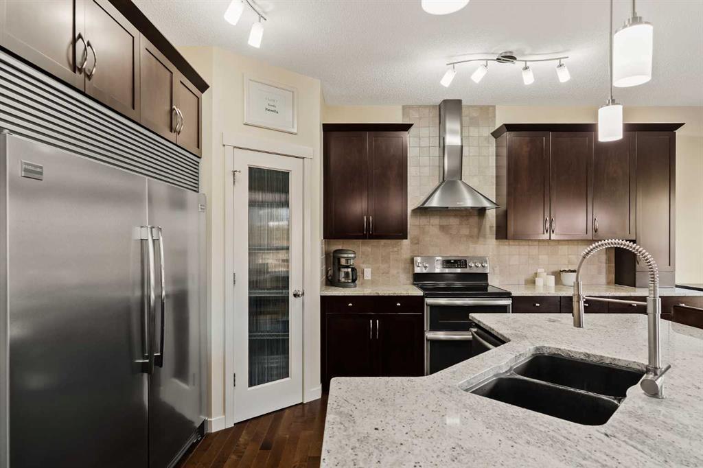 Picture for 42 Drake Landing Drive  https://www.cirrealty.ca/reb/creb/48/A2266448_16.jpg