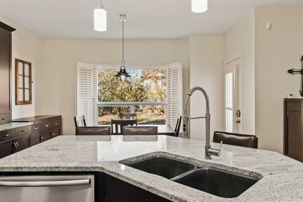 Picture for 42 Drake Landing Drive  https://www.cirrealty.ca/reb/creb/48/A2266448_18.jpg