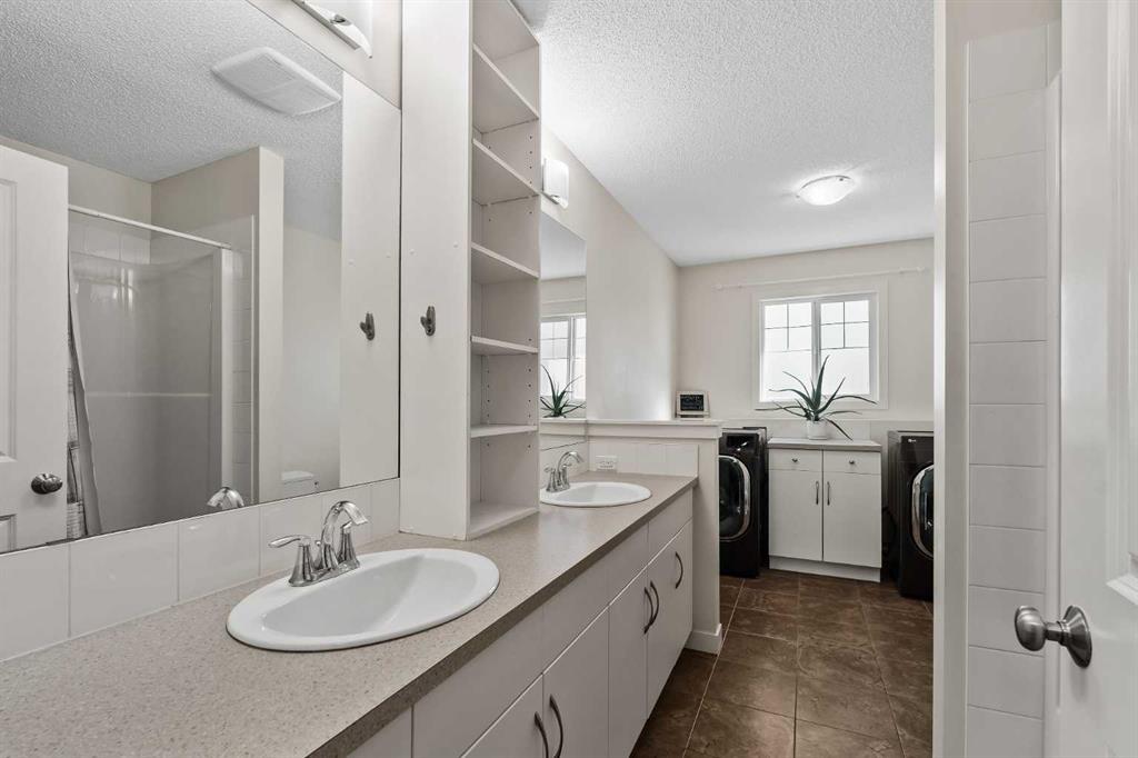 Picture for 42 Drake Landing Drive  https://www.cirrealty.ca/reb/creb/48/A2266448_31.jpg
