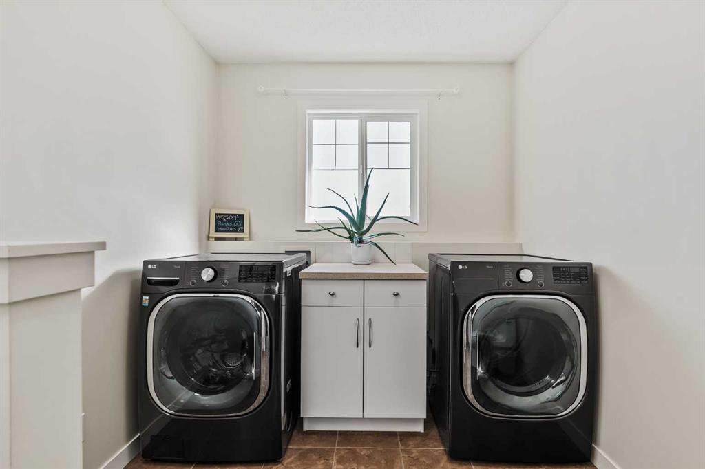 Picture for 42 Drake Landing Drive  https://www.cirrealty.ca/reb/creb/48/A2266448_32.jpg