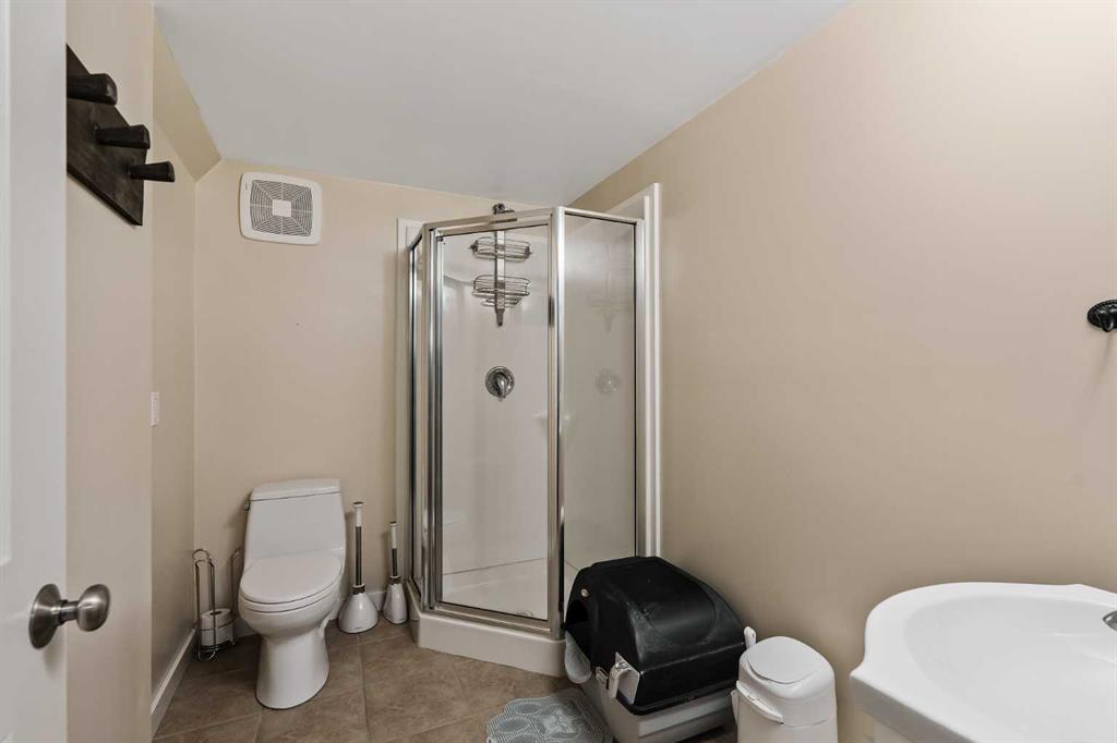 Picture for 42 Drake Landing Drive  https://www.cirrealty.ca/reb/creb/48/A2266448_37.jpg