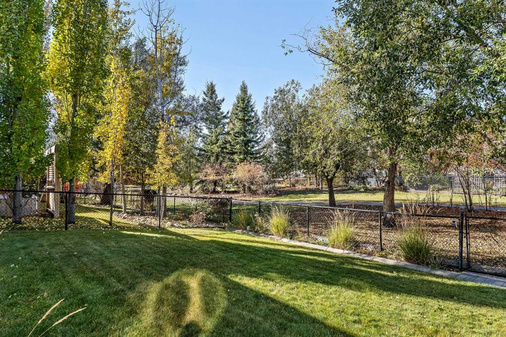 Picture for 42 Drake Landing Drive  https://www.cirrealty.ca/reb/creb/48/A2266448_43.jpg