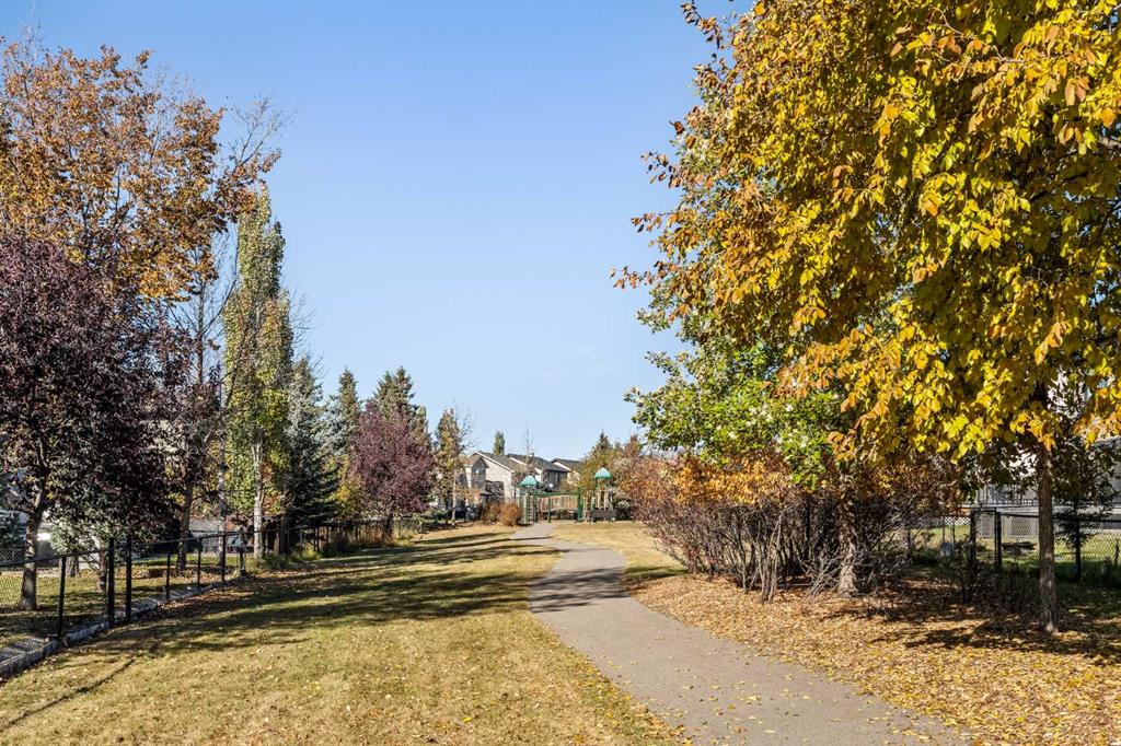 Picture for 42 Drake Landing Drive  https://www.cirrealty.ca/reb/creb/48/A2266448_45.jpg