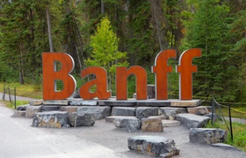 Picture for 211 Banff Avenue  https://www.cirrealty.ca/reb/creb/48/A2266948_3.jpg
