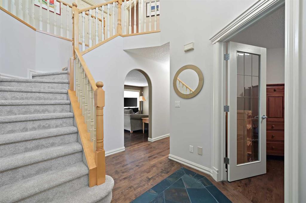 Picture for 41 Strathridge Crescent SW