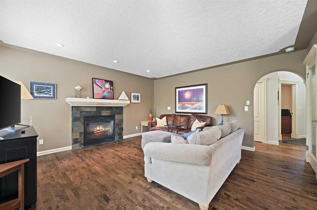 Picture for 41 Strathridge Crescent SW