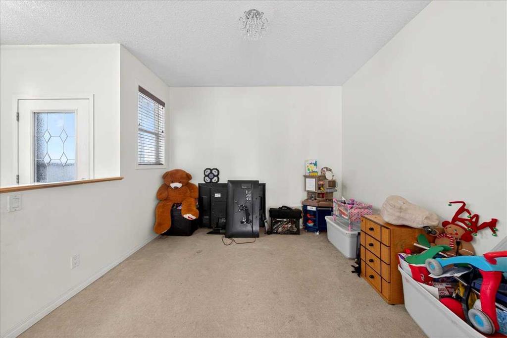 Picture for 34 Saddlecrest Crescent NE