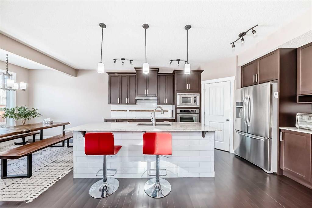 Picture for 11 Cougar Ridge Place SW