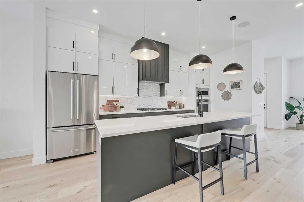 Picture for 523 55 Avenue SW