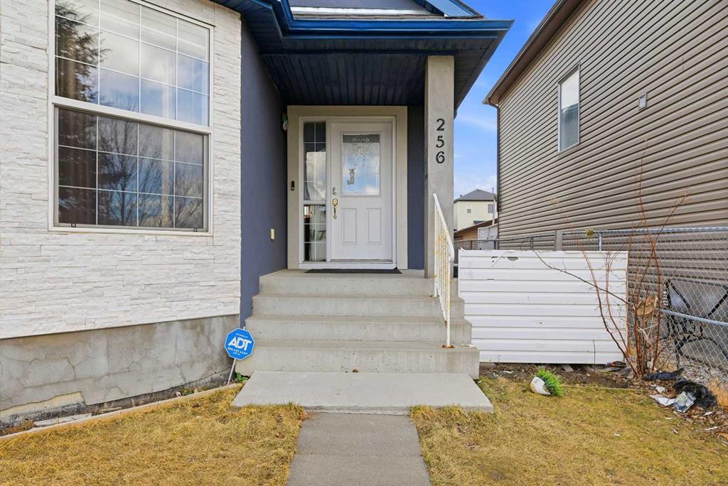 Picture for 256 Saddlecrest Boulevard NE