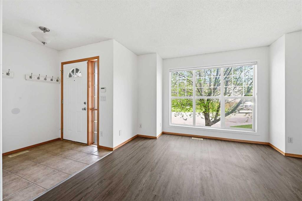 Picture for 169 Cranberry Square SE