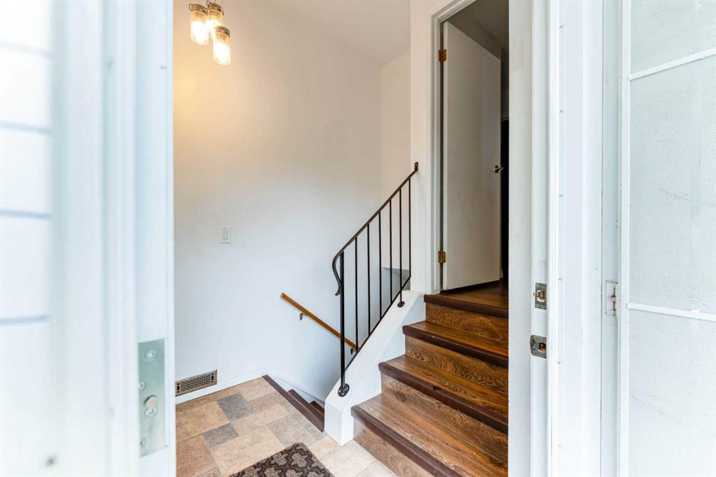 Picture for 2906 Doverville Crescent SE