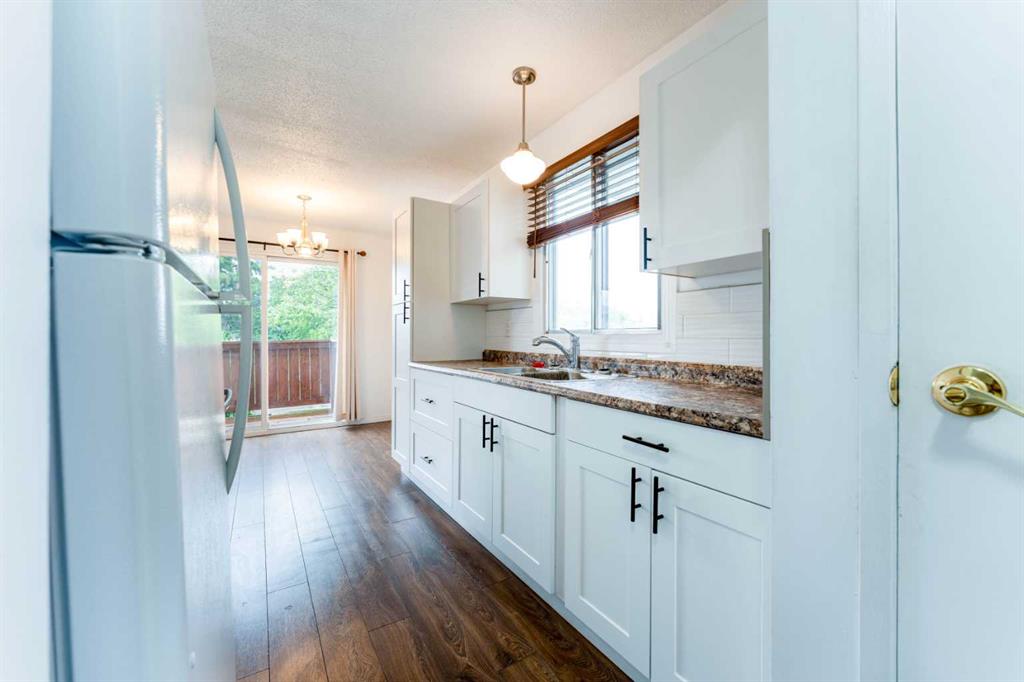 Picture for 2906 Doverville Crescent SE